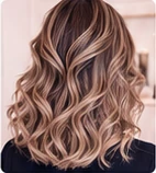 Balayage blond aux ondulations souples